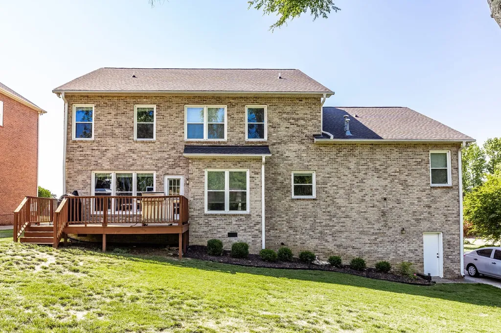 102 Fairlake Court Hendersonville TN 37075