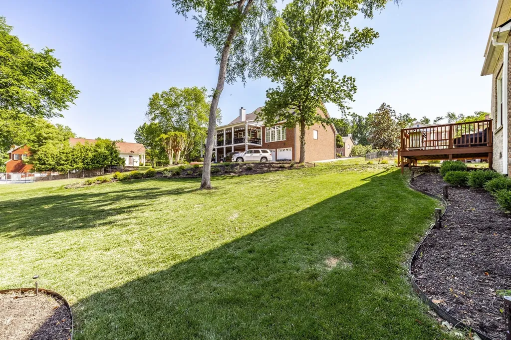 102 Fairlake Court Hendersonville TN 37075