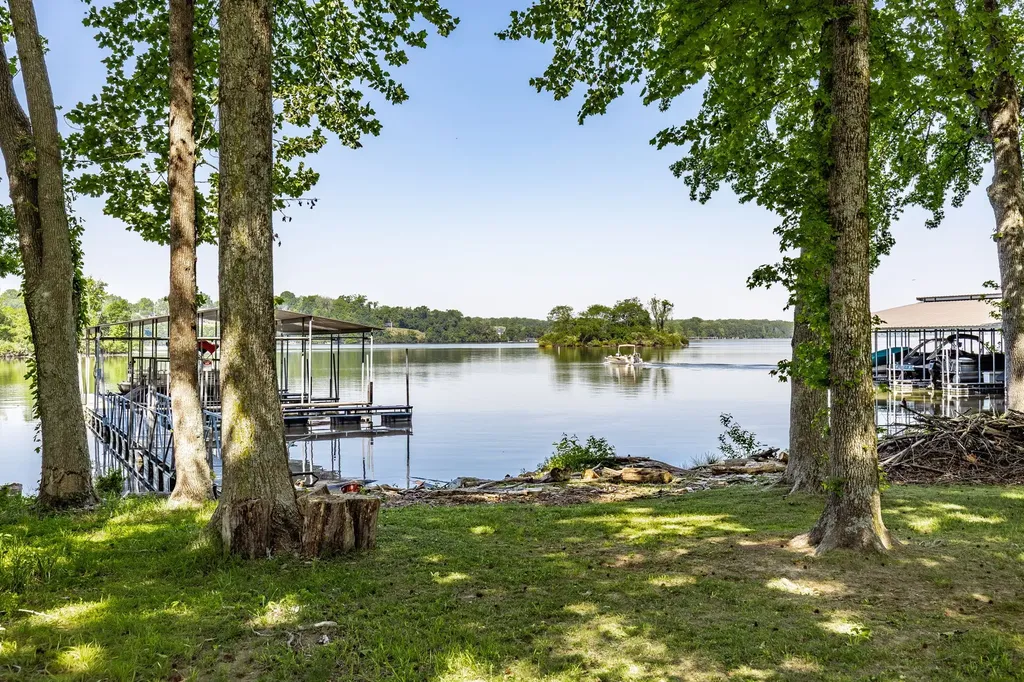 102 Fairlake Court Hendersonville TN 37075