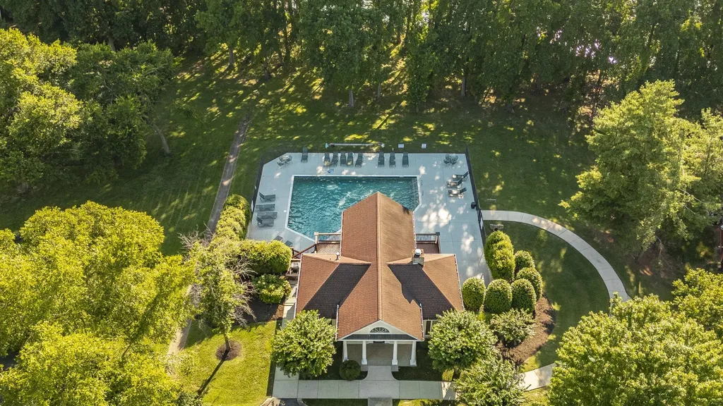 102 Fairlake Court Hendersonville TN 37075