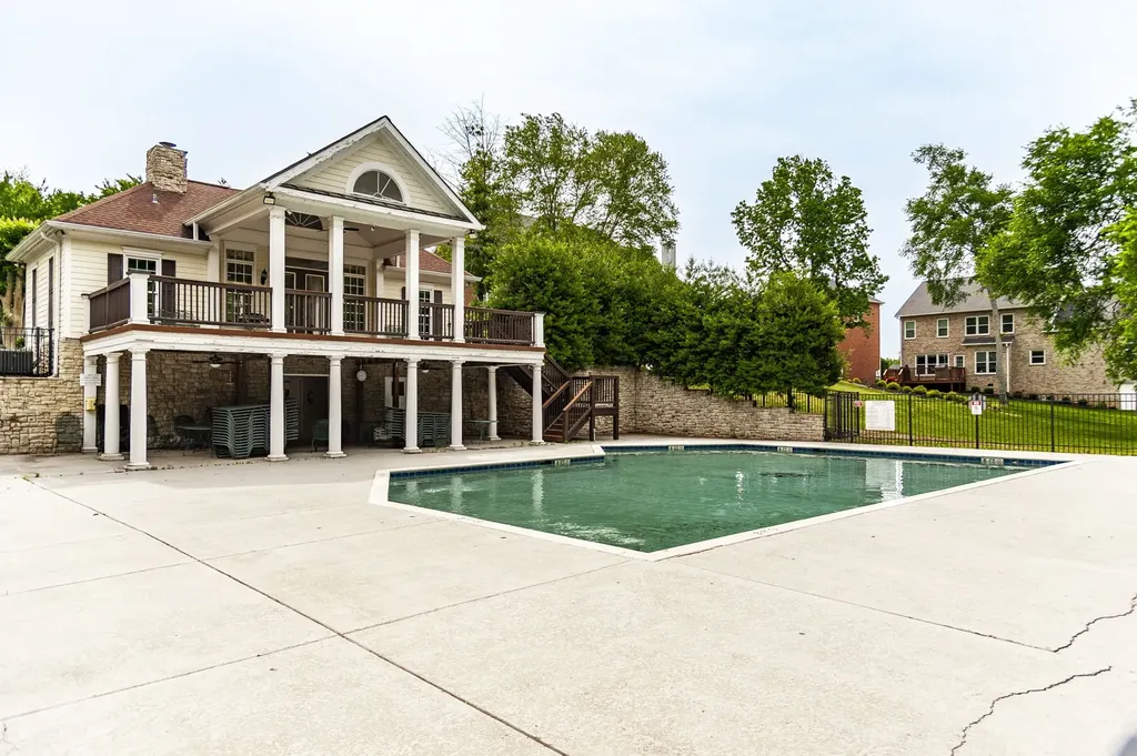 102 Fairlake Court Hendersonville TN 37075