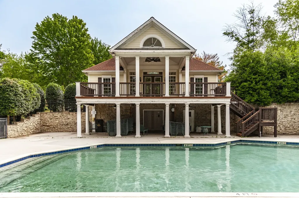 102 Fairlake Court Hendersonville TN 37075