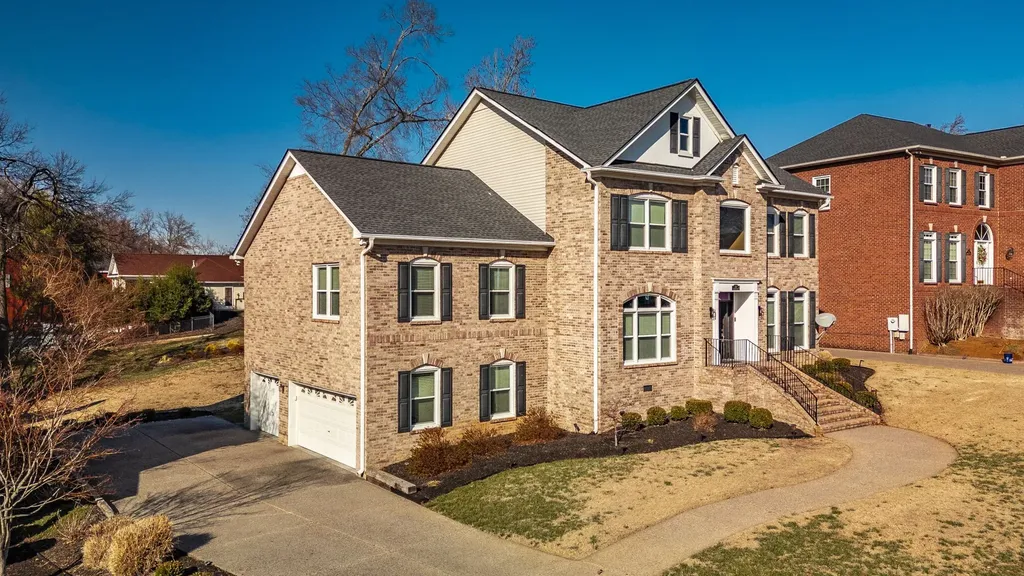 102 Fairlake Court Hendersonville TN 37075