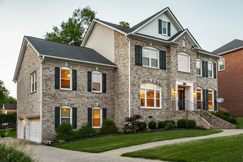 102 Fairlake Court Hendersonville TN 37075