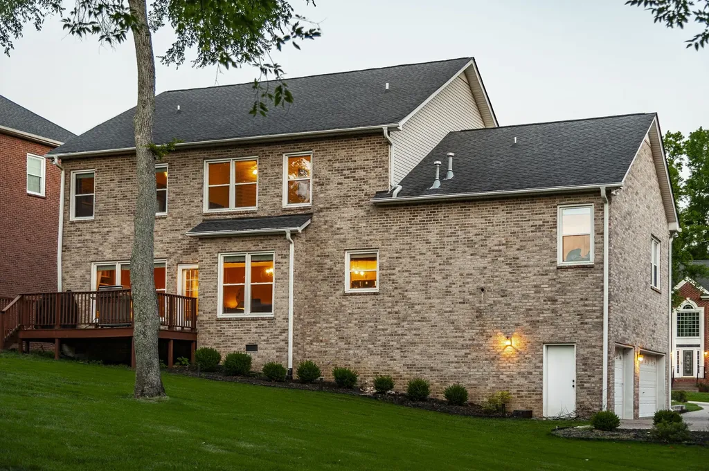 102 Fairlake Court Hendersonville TN 37075