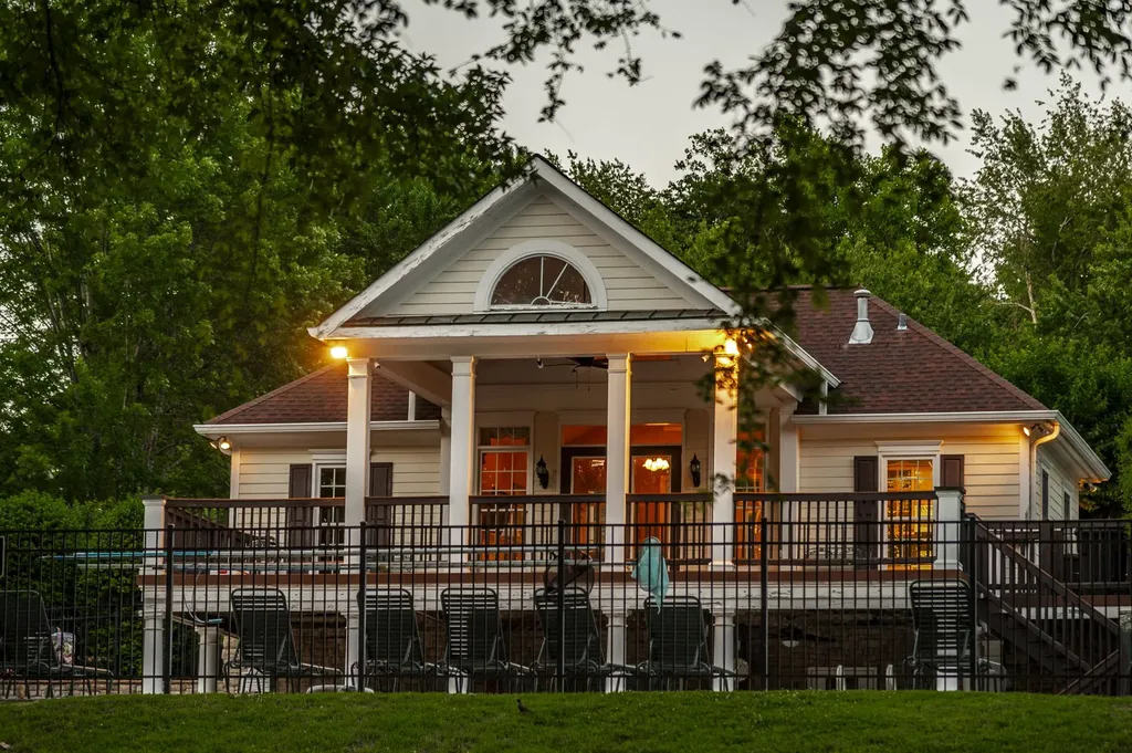 102 Fairlake Court Hendersonville TN 37075