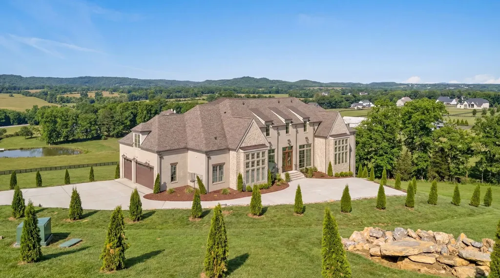 2420 Walter Way College Grove TN 37046