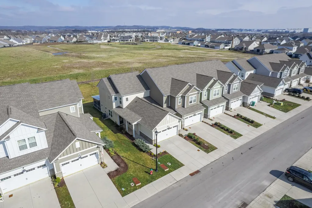 1034 June Wilde Ridge Spring Hill TN 37174