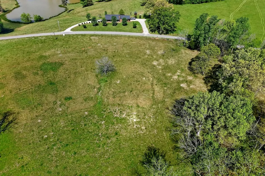 515 Jericho Road Quebeck TN 38579