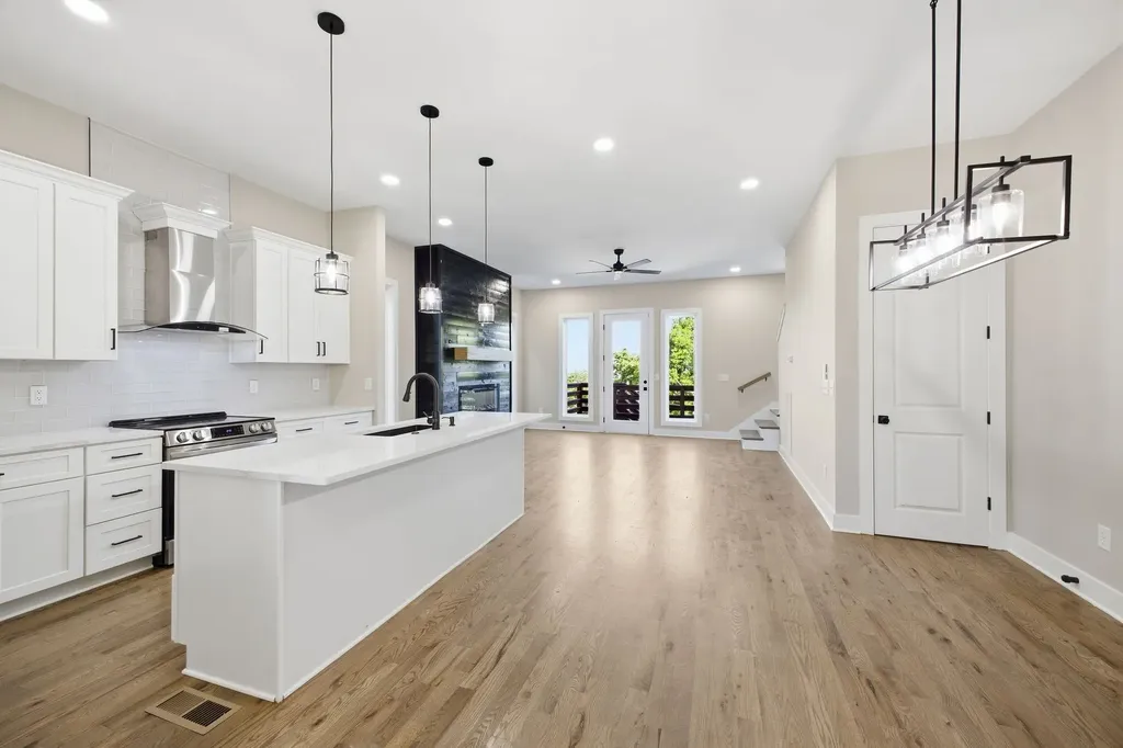 2109C Summitt Avenue Nashville TN 37218