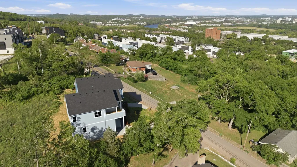 2109C Summitt Avenue Nashville TN 37218