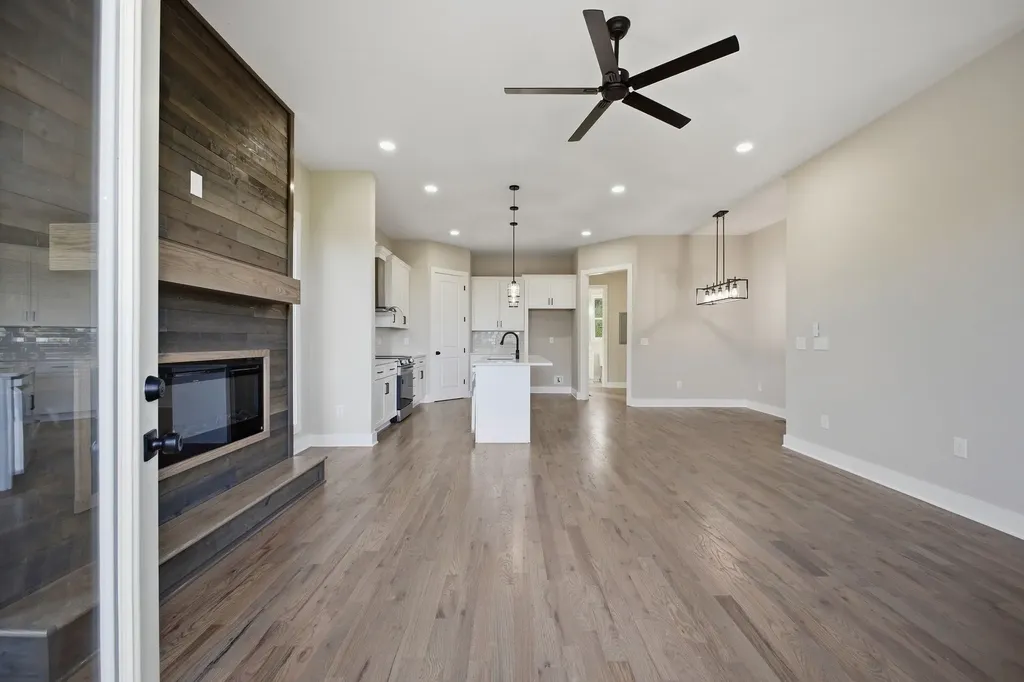 2109D Summitt Avenue Nashville TN 37218