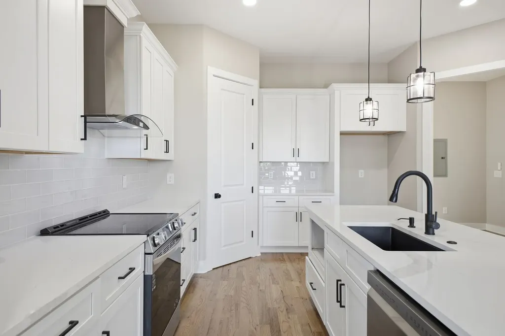 2109D Summitt Avenue Nashville TN 37218