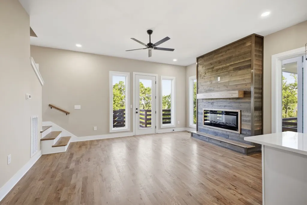 2109D Summitt Avenue Nashville TN 37218