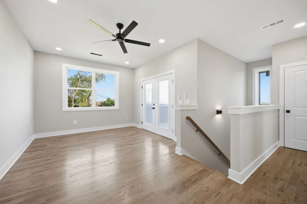 2109D Summitt Avenue Nashville TN 37218