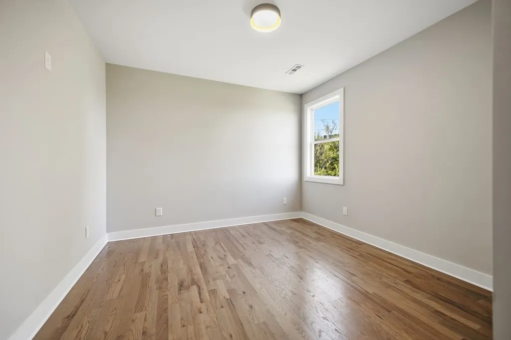 2109D Summitt Avenue Nashville TN 37218
