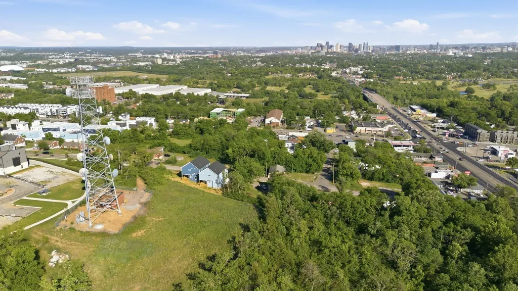 2109D Summitt Avenue Nashville TN 37218