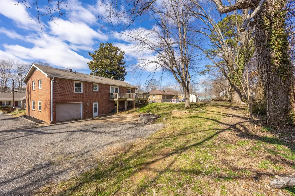 161 W Regent Drive Clarksville TN 37043