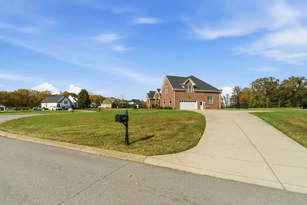 1027 Founders Lane Portland TN 37148