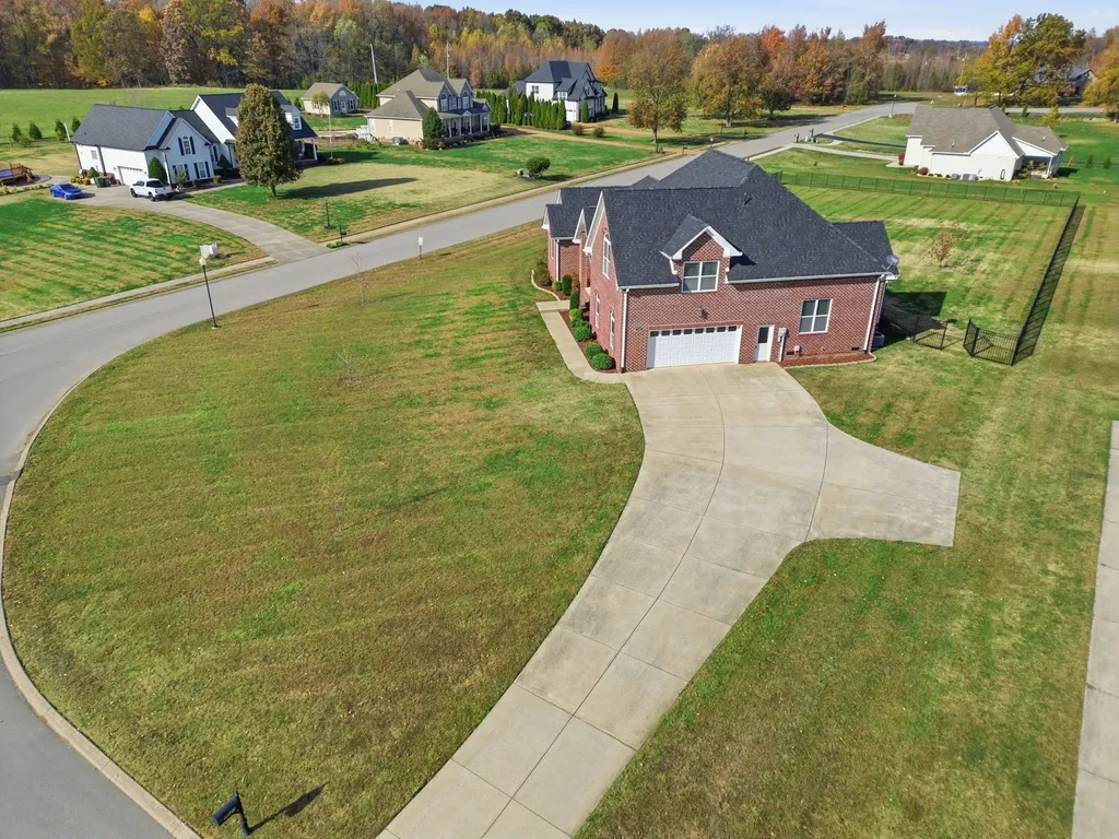 1027 Founders Lane Portland TN 37148