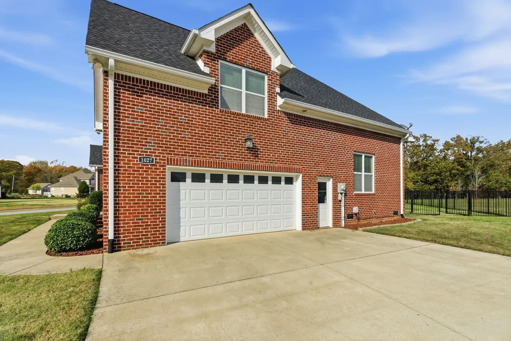 1027 Founders Lane Portland TN 37148