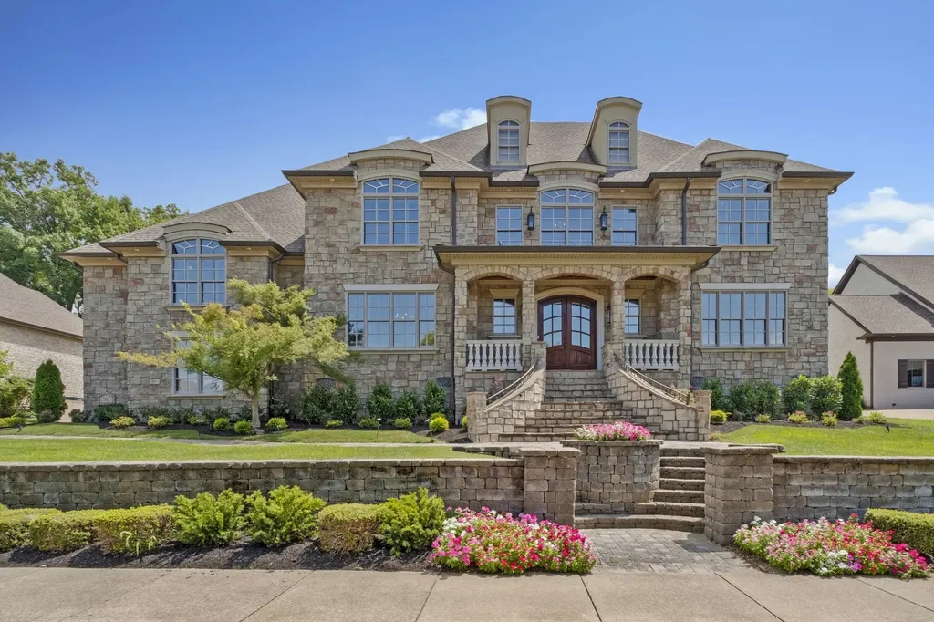 201 Higginson Pl, S Gallatin TN 37066