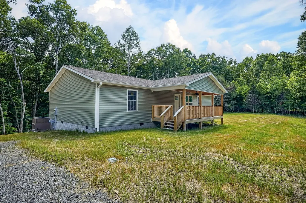 1053 Benton Tidwell Road Hilham TN 38568