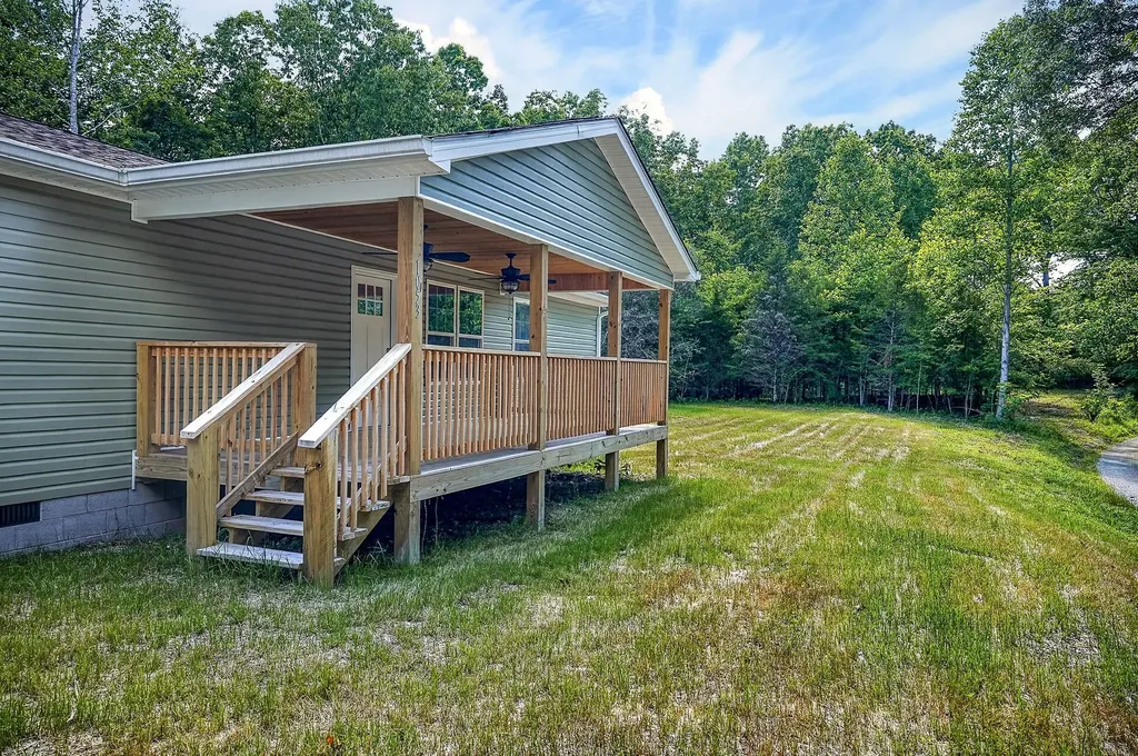1053 Benton Tidwell Road Hilham TN 38568