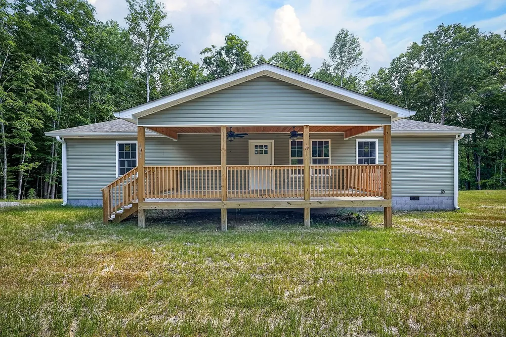 1053 Benton Tidwell Road Hilham TN 38568