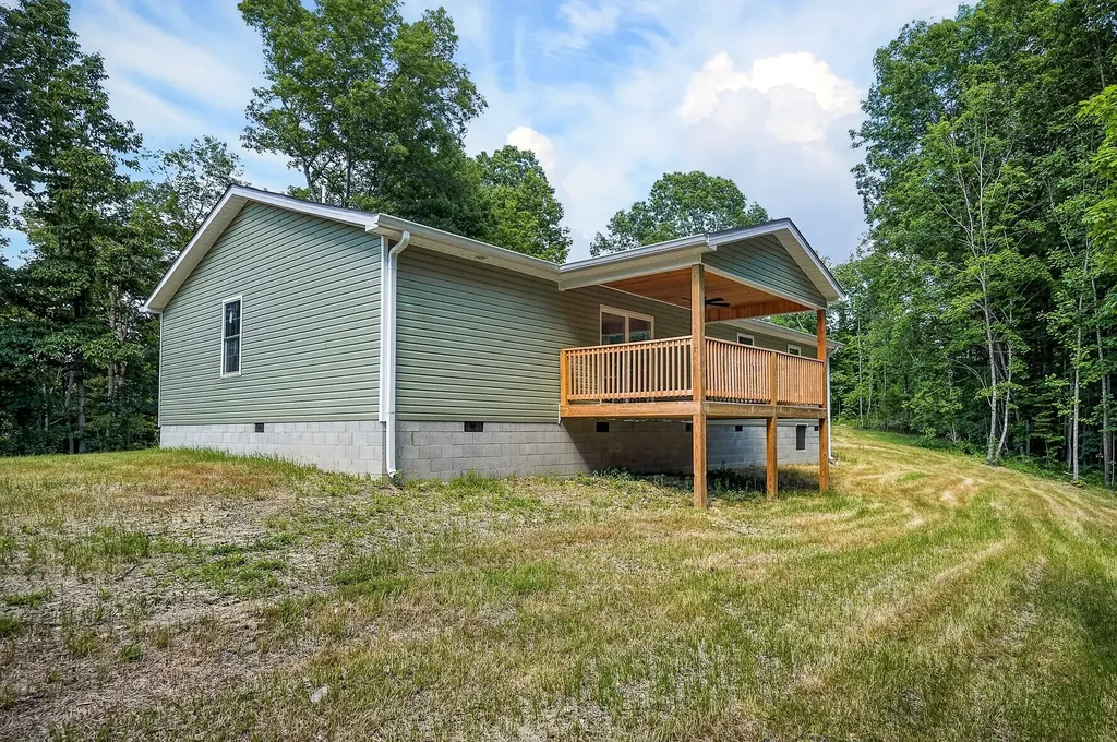 1053 Benton Tidwell Road Hilham TN 38568