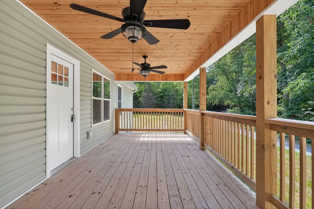 1053 Benton Tidwell Road Hilham TN 38568