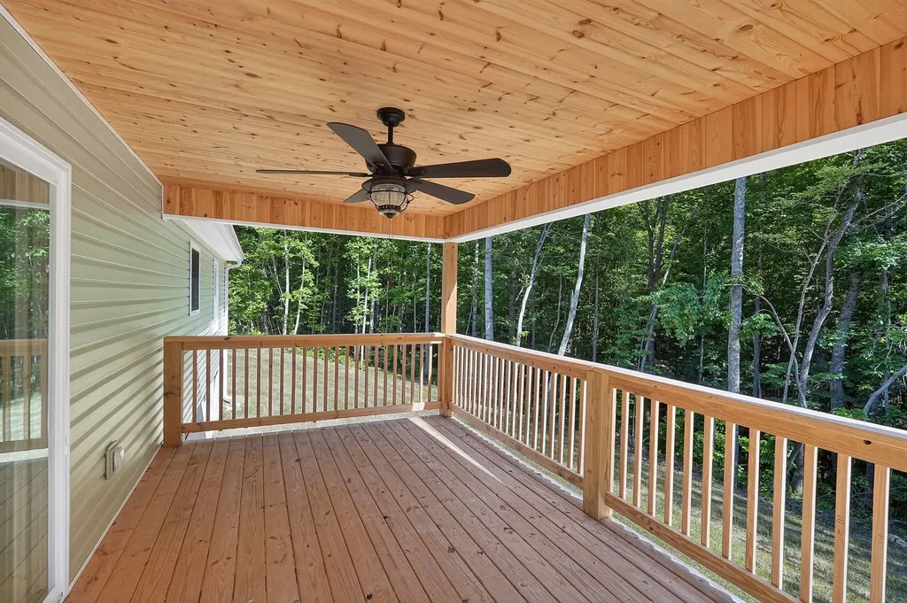 1053 Benton Tidwell Road Hilham TN 38568