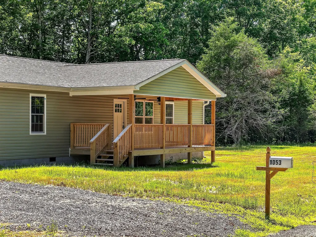 1053 Benton Tidwell Road Hilham TN 38568