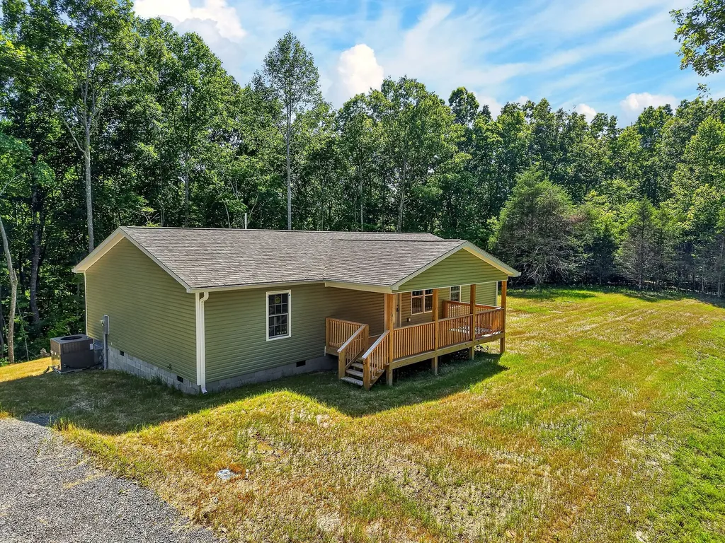 1053 Benton Tidwell Road Hilham TN 38568