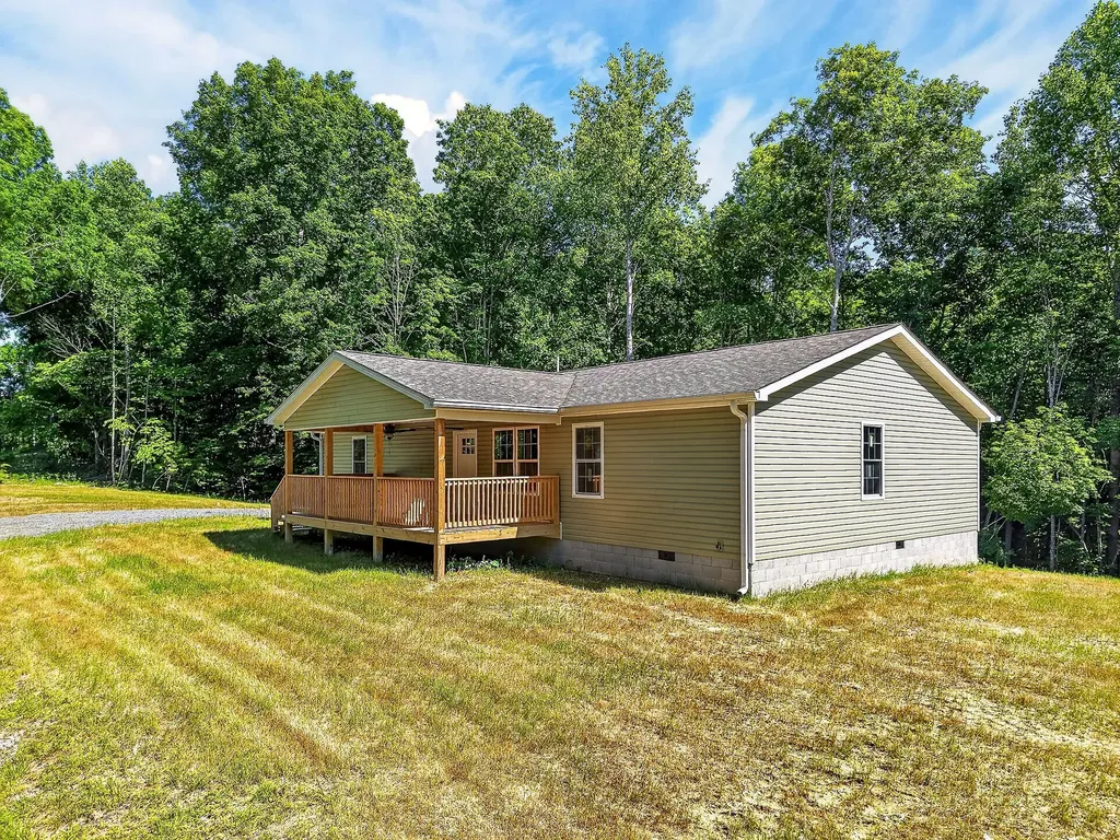 1053 Benton Tidwell Road Hilham TN 38568