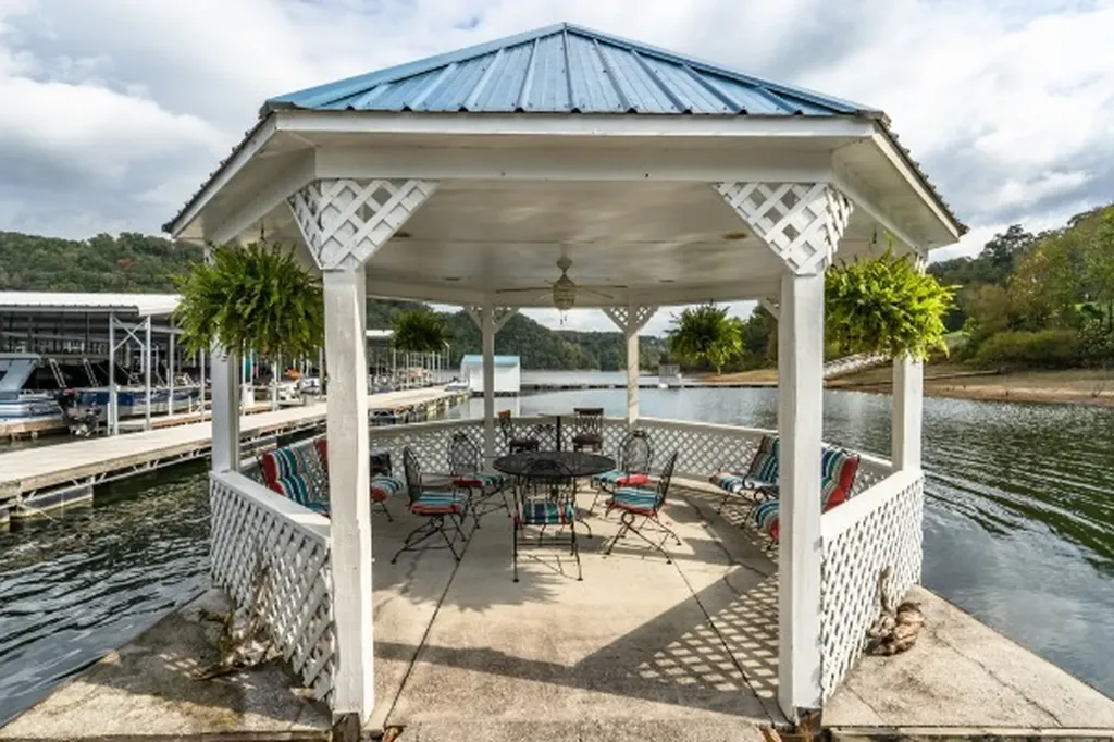1105 Fairways Drive Smithville TN 37166