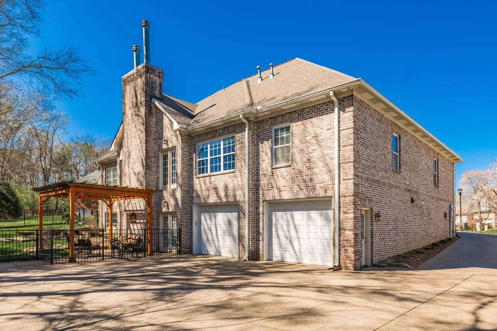 115 Galway Lk, S Hendersonville TN 37075