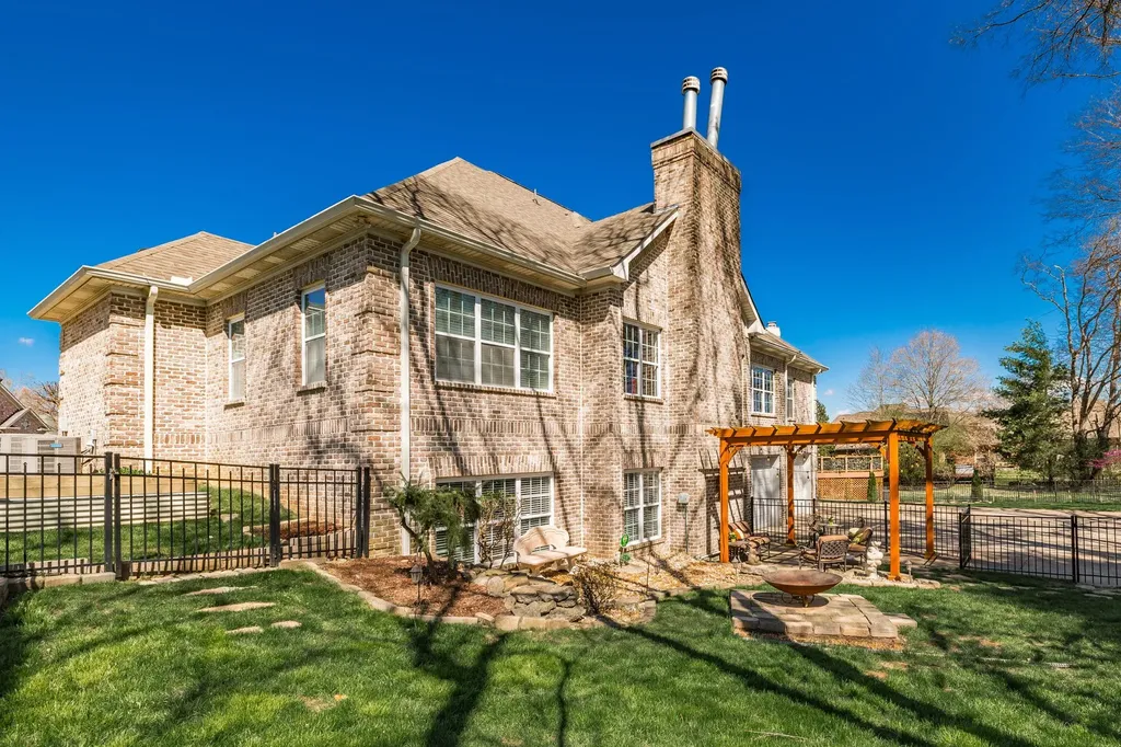 115 Galway Lk, S Hendersonville TN 37075