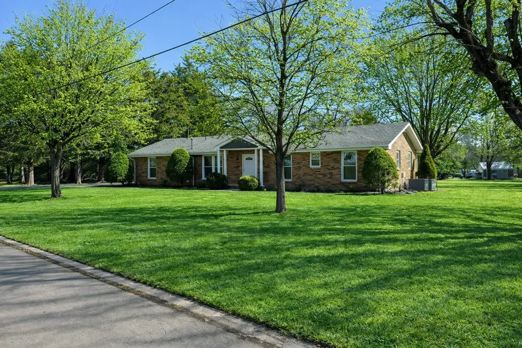 135 Dana Drive Hendersonville TN 37075