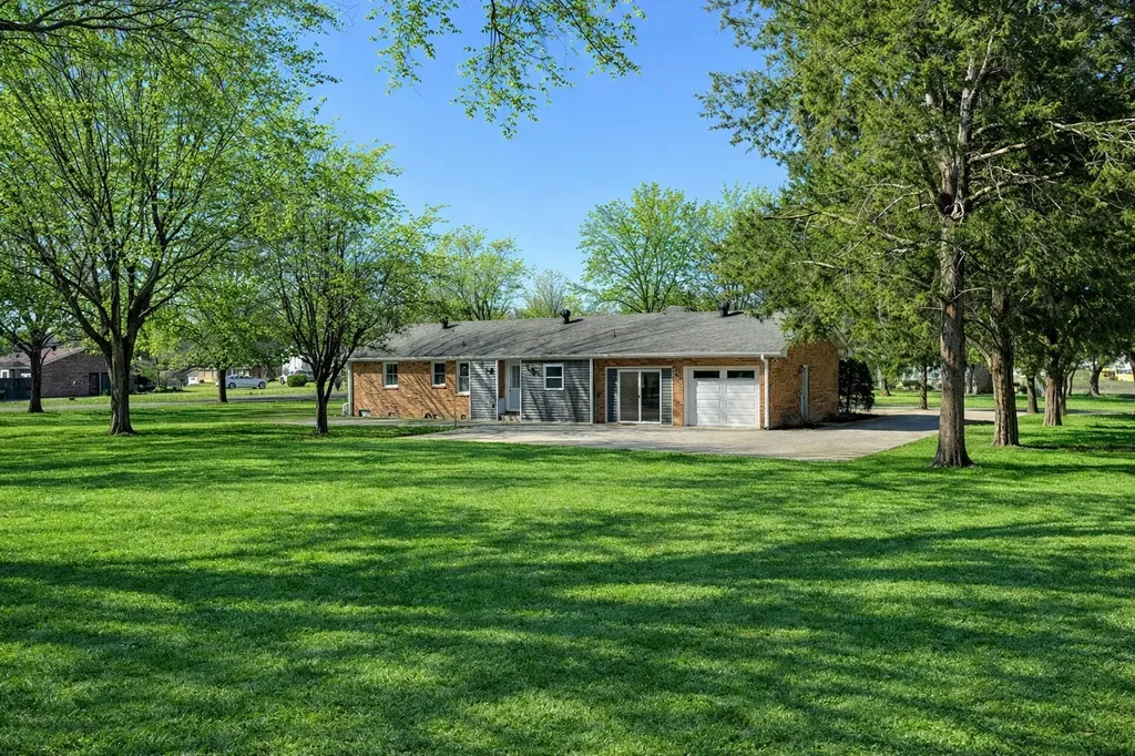 135 Dana Drive Hendersonville TN 37075