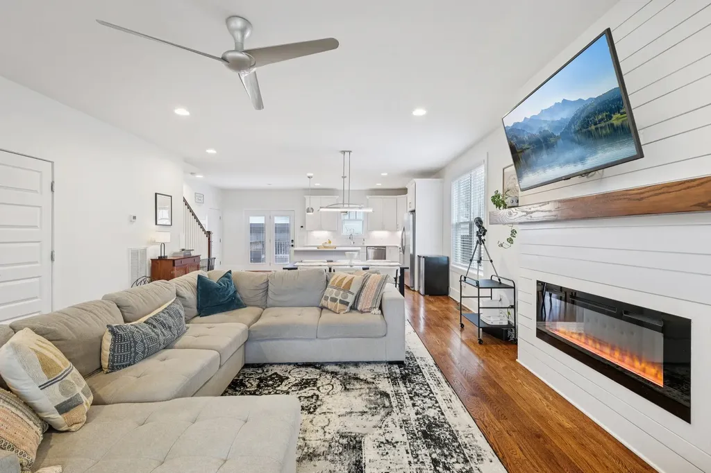 1908 12th Ave, N Nashville TN 37208
