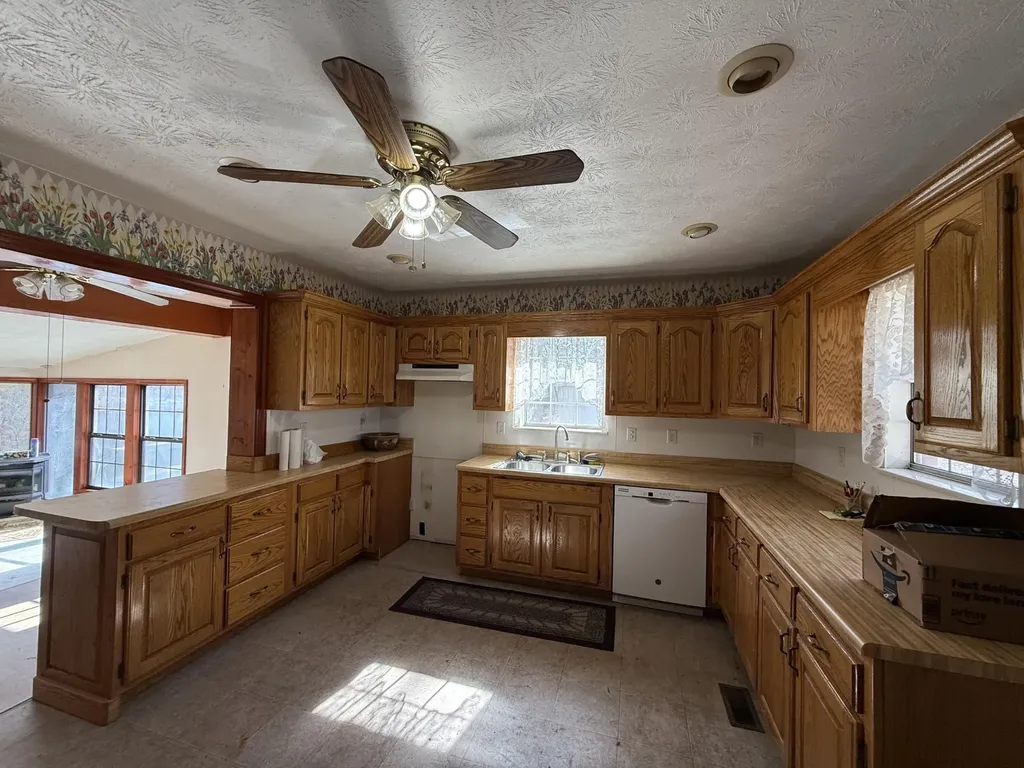 115 Lake Shore Drive Pikeville TN 37367