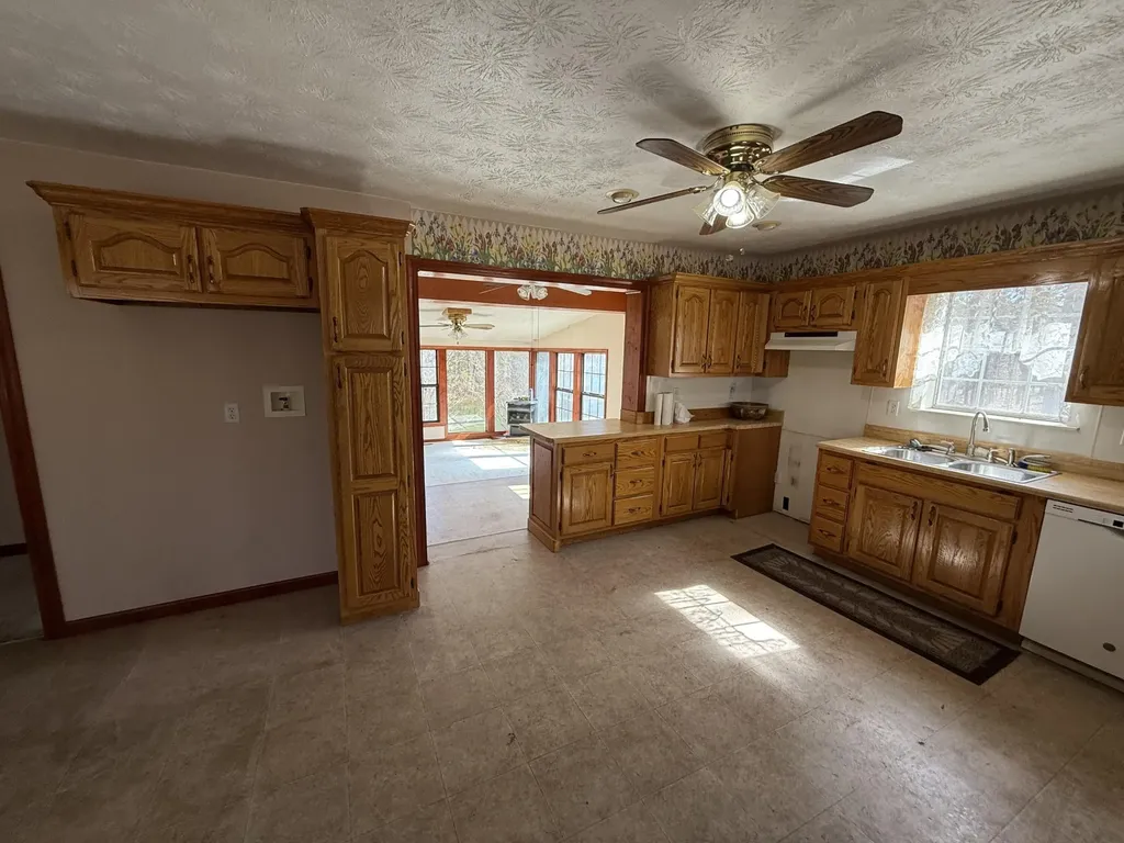 115 Lake Shore Drive Pikeville TN 37367