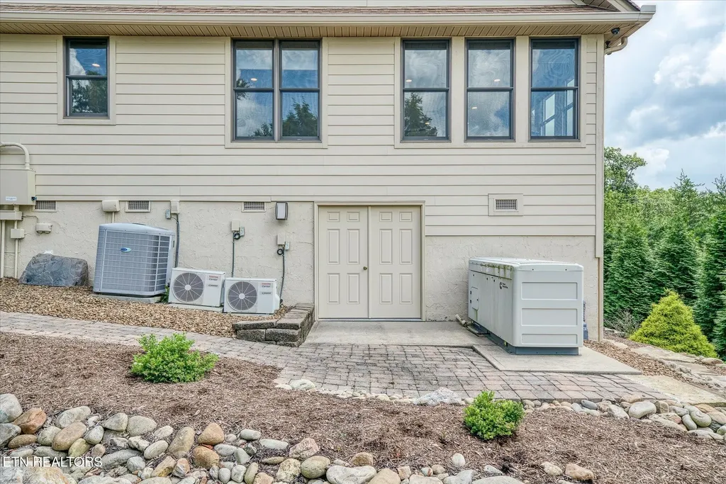 61 Bluff View Court Crossville TN 38558