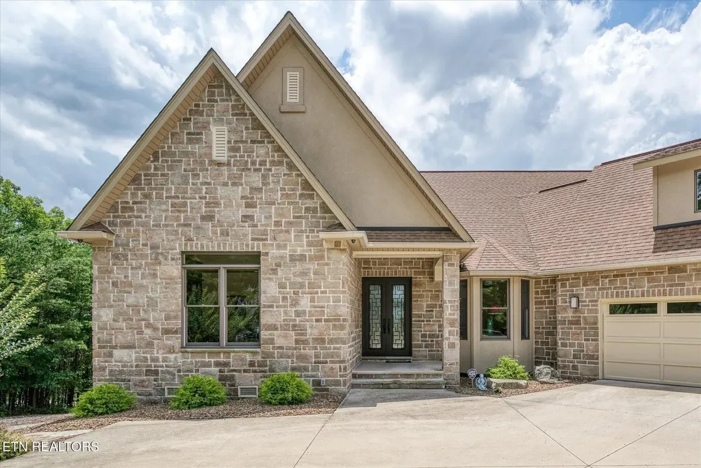 61 Bluff View Court Crossville TN 38558