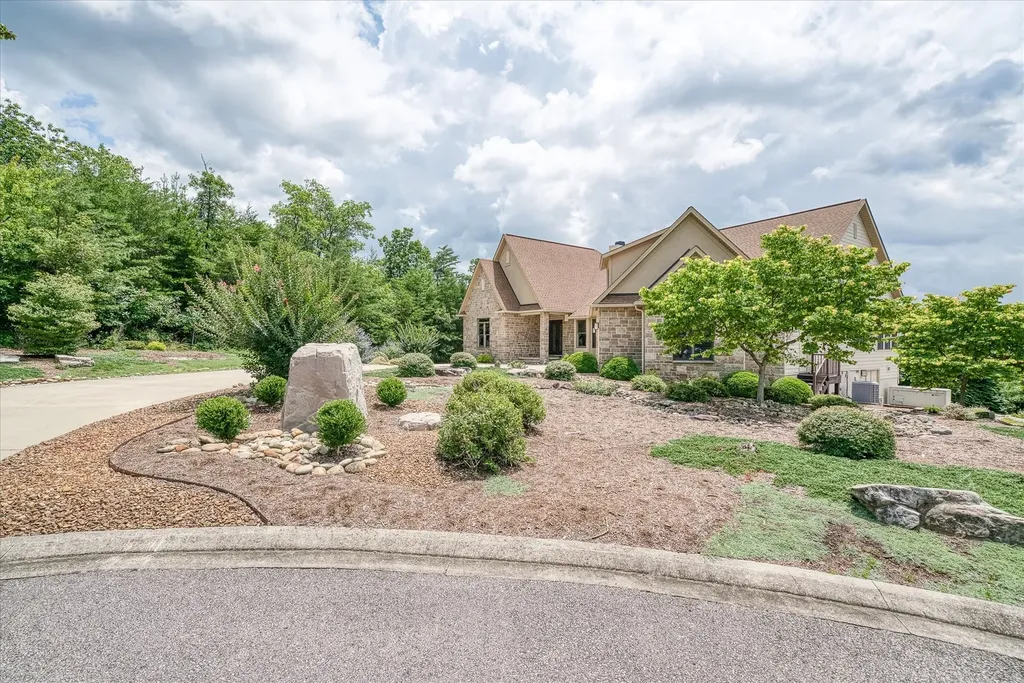 61 Bluff View Court Crossville TN 38558
