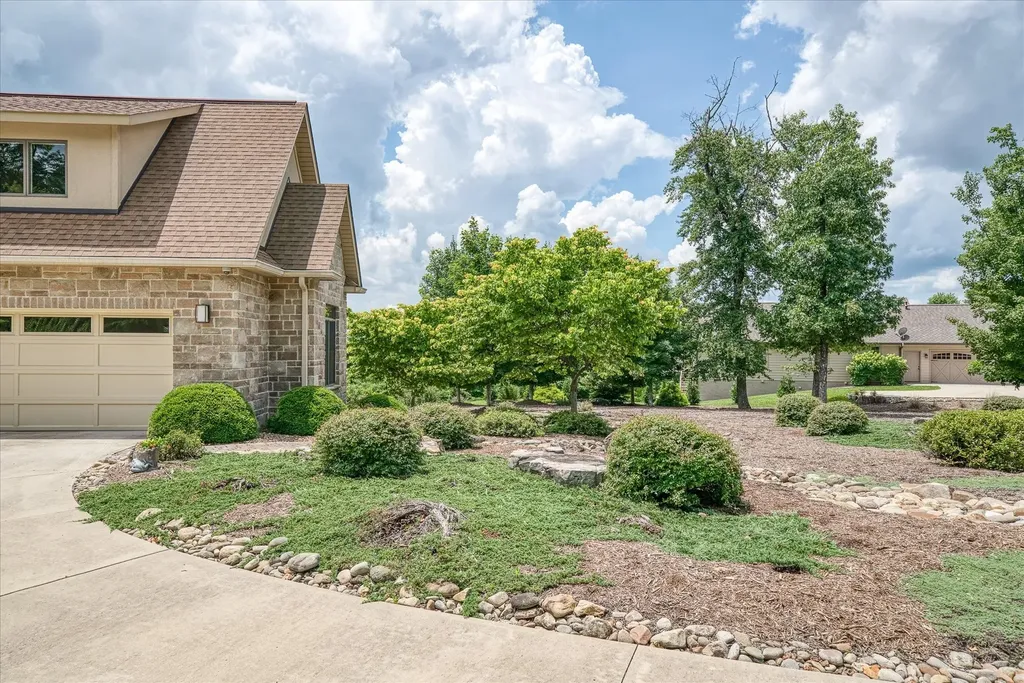 61 Bluff View Court Crossville TN 38558