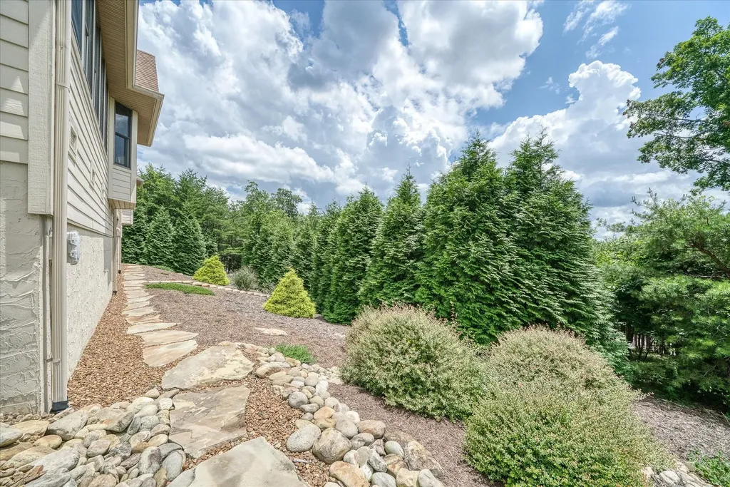 61 Bluff View Court Crossville TN 38558