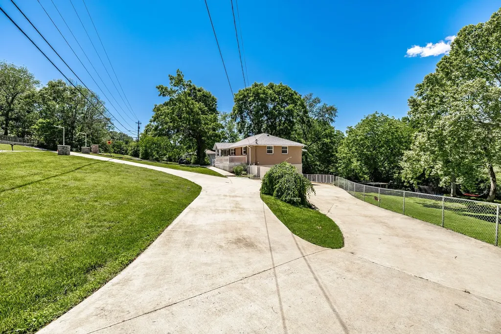 907 N Graycroft Avenue Madison TN 37115