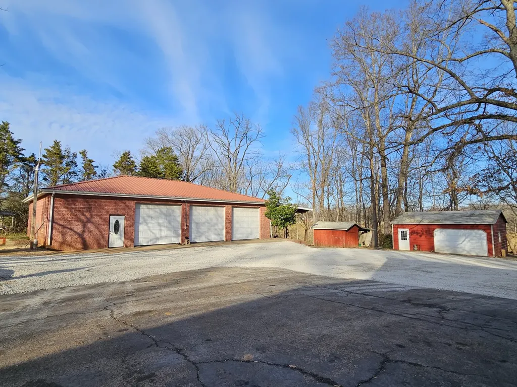 1477 Mcminnville Highway Sparta TN 38583